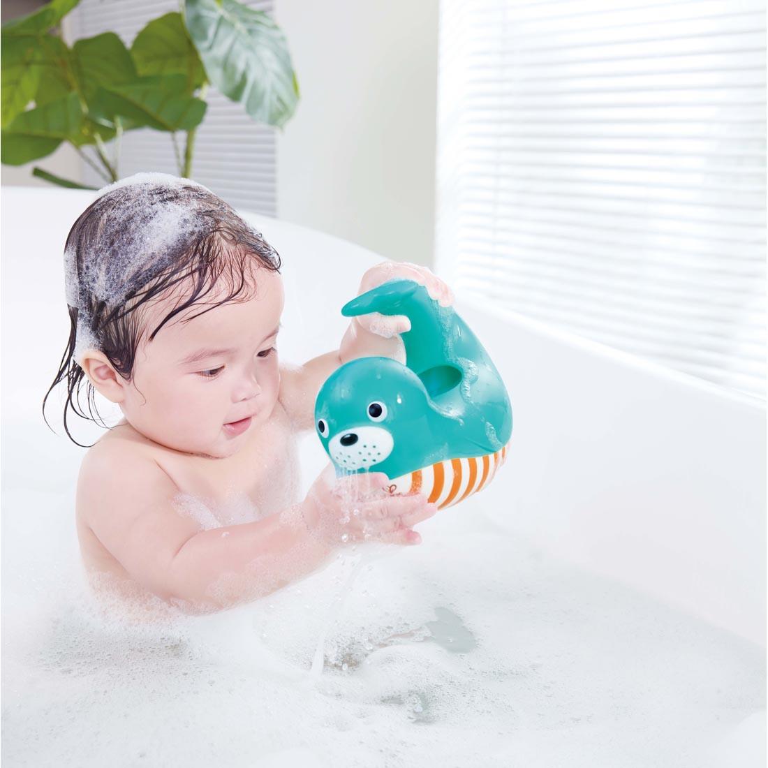child in a bubble bath playing with the Happy Splashers Seal Jug
