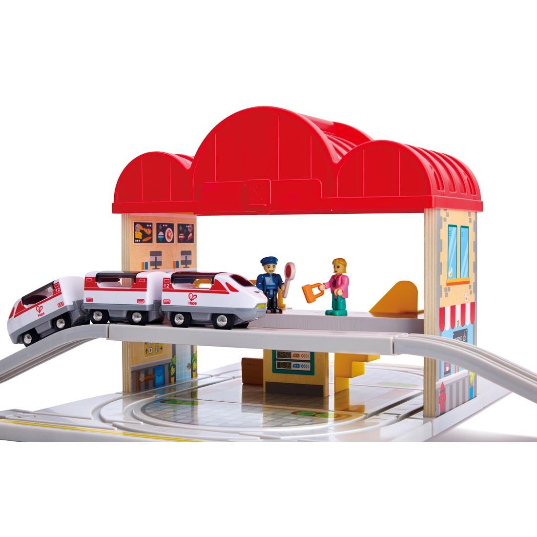 railway station, train and 2 figurines from the Portable Train Station Set