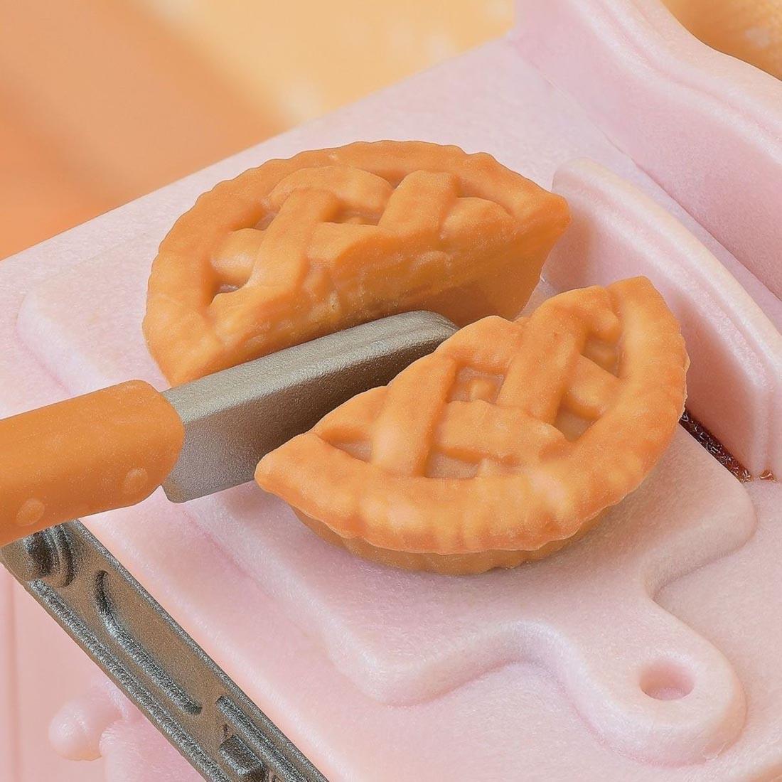pie and kitchen utensils from the Calico Critters Playful Starter Furniture Set
