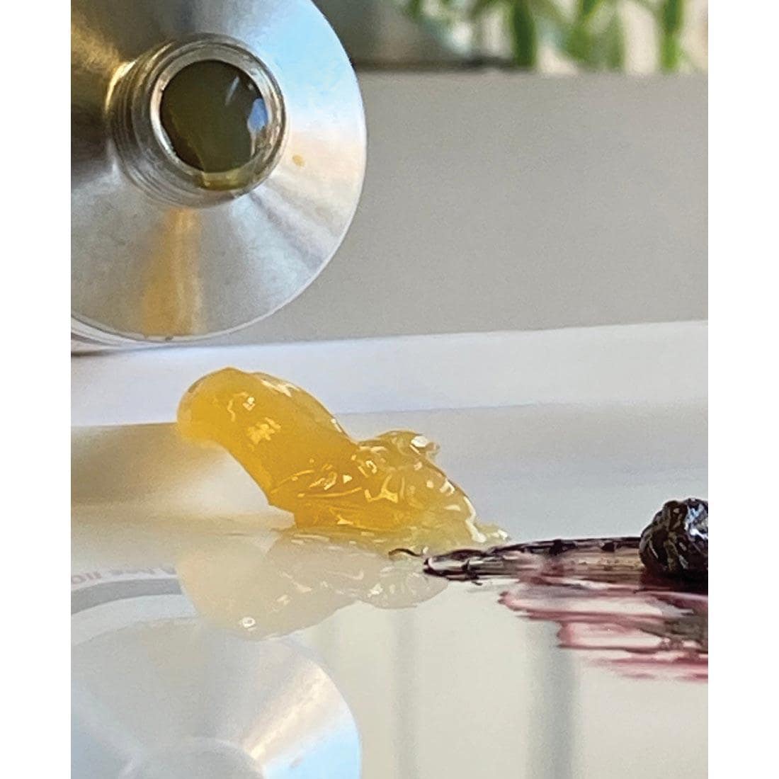 Grumbacher Res-N-Gel Quick Drying Extender Gel squeezed out of tube onto a palette