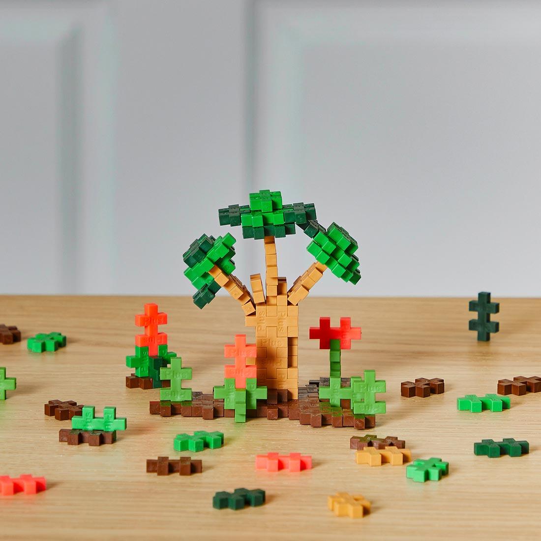 sample creation made with the Plus-Plus 240-Piece Jungle Mix Tube