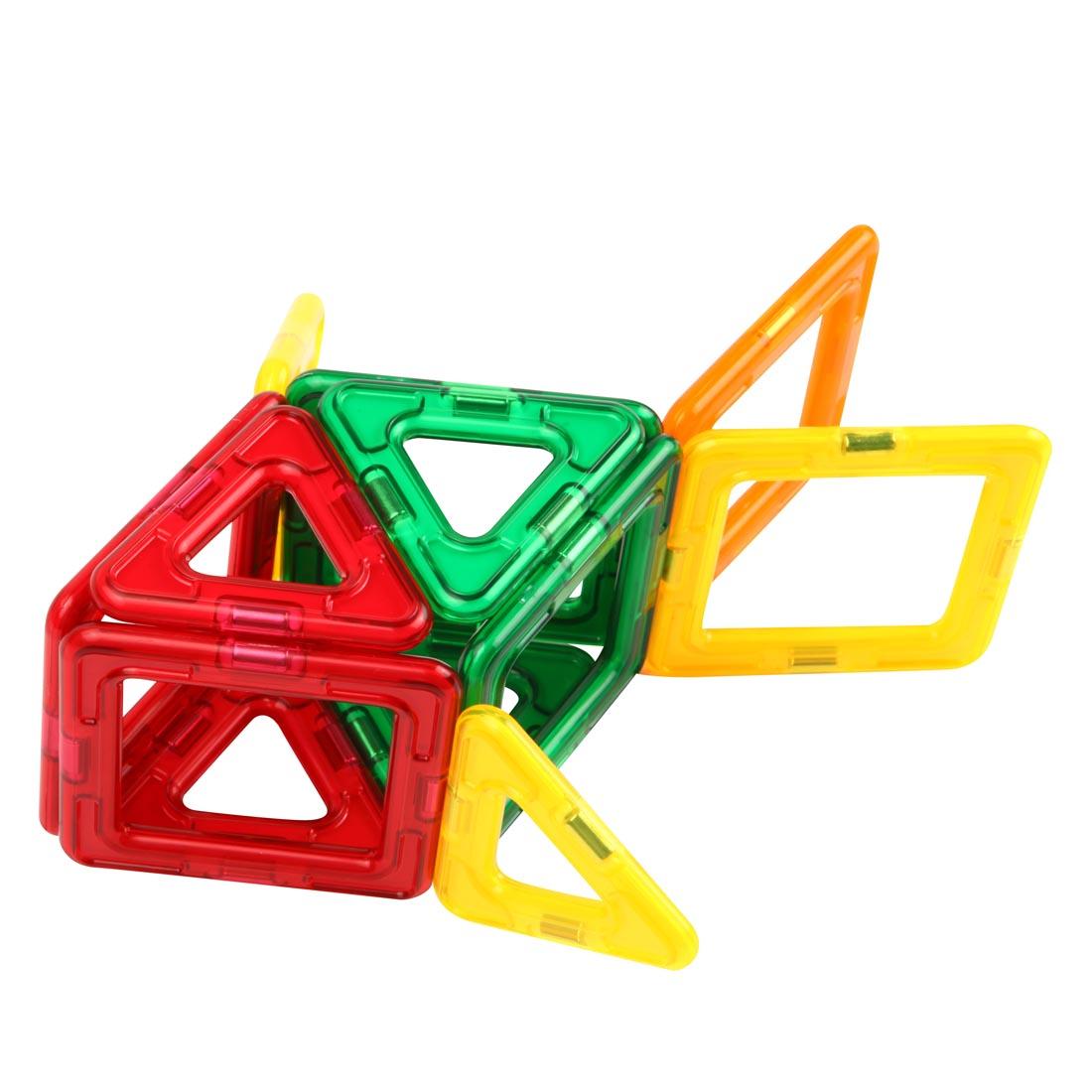 Fish made of pieces from the Magformers 62-Piece Designer Set